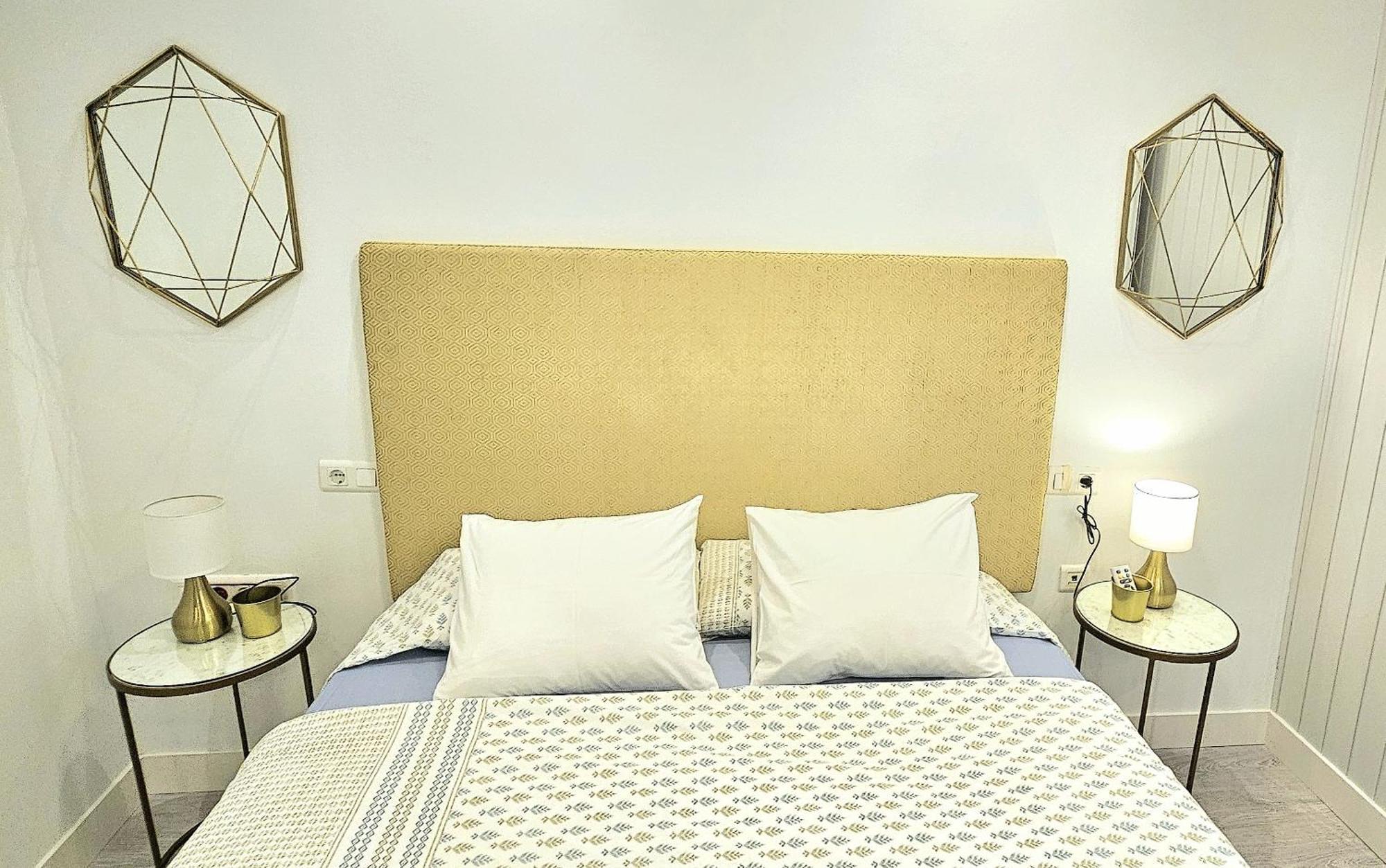 Stay Home & Away In The Heart Of Historical Town Of Малага Екстериор снимка